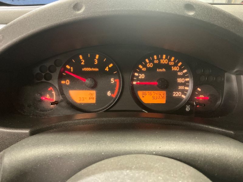 Nissan Navara Pick-up 2.5 dCi Double Cab SE 4x4 — zdjęcie 13
