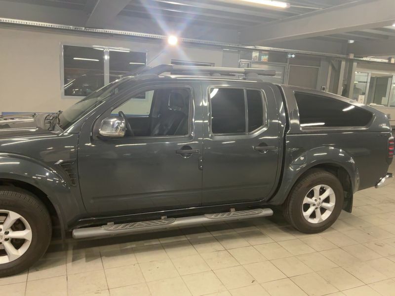 Nissan Navara Pick-up 2.5 dCi Double Cab SE 4x4 — zdjęcie 4