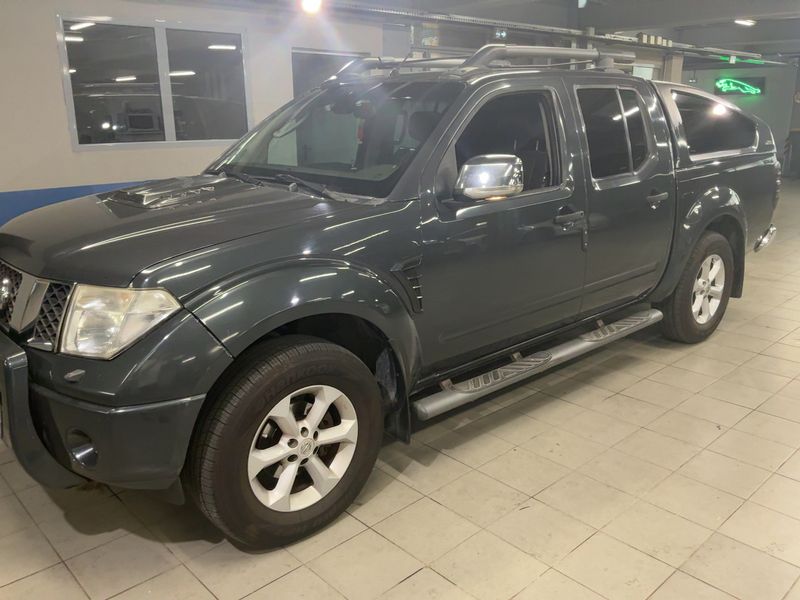Nissan Navara Pick-up 2.5 dCi Double Cab SE 4x4 — zdjęcie 2