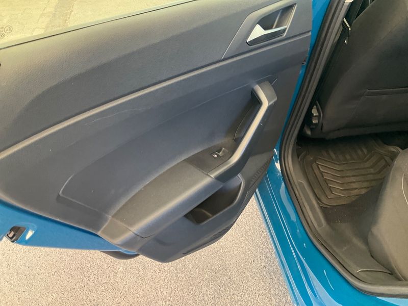 Volkswagen Polo 1.0 TSI Comfortline 2018 – снимка 23