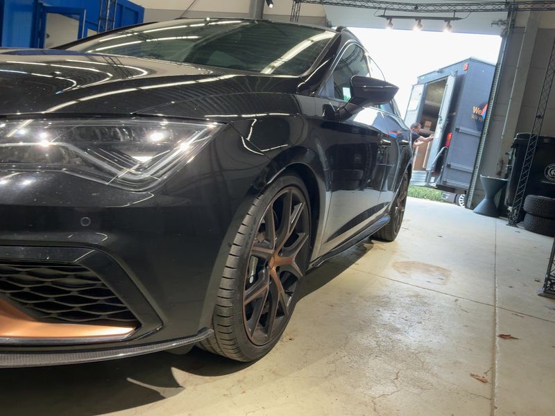 Seat Leon 2.0 TSI Cupra 300 4Drive R — zdjęcie 2