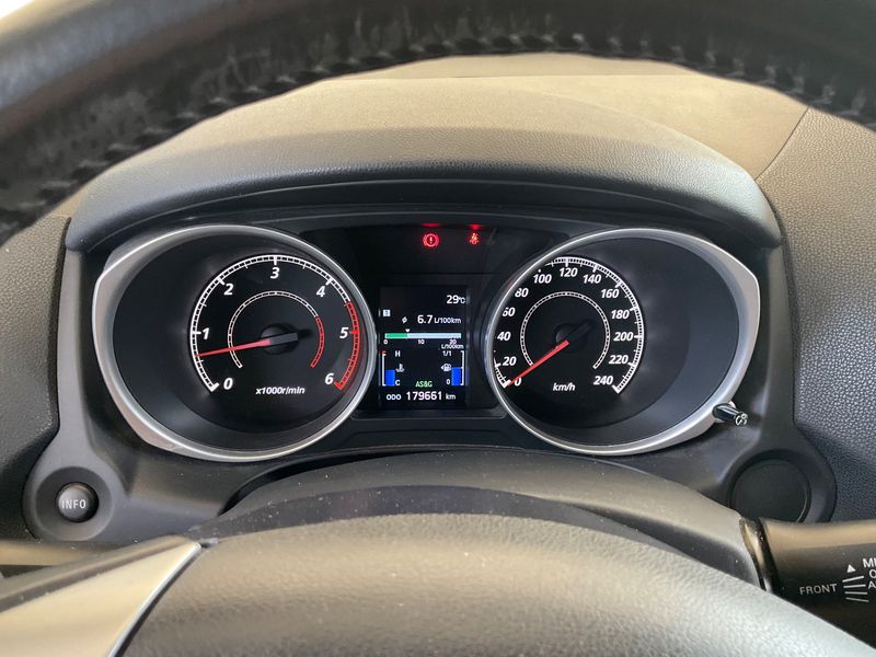 Mitsubishi ASX 1.8 DI-D Invite 2WD — zdjęcie 13