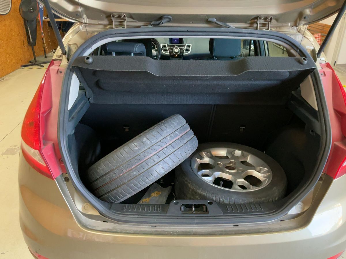 Ford Fiesta 2011 — photo 17