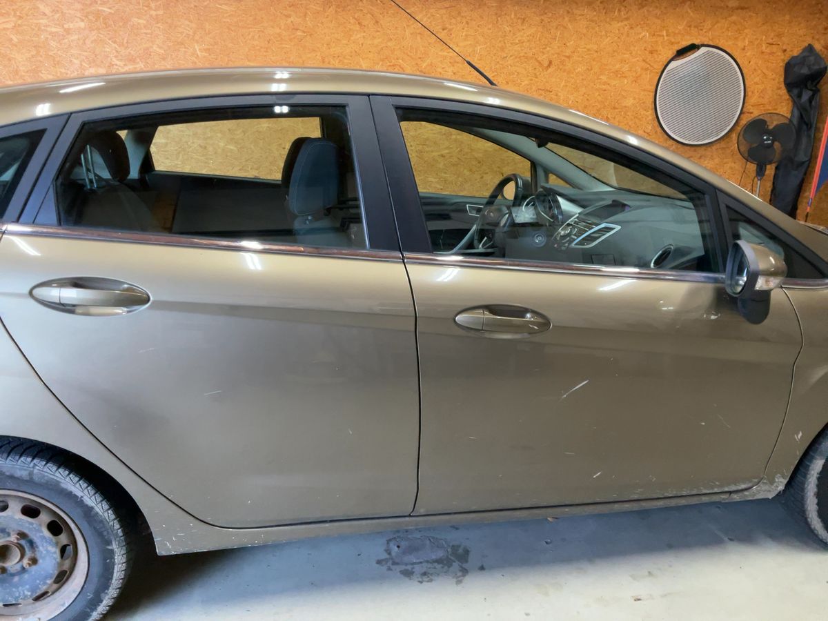 Ford Fiesta 2011 — photo 11