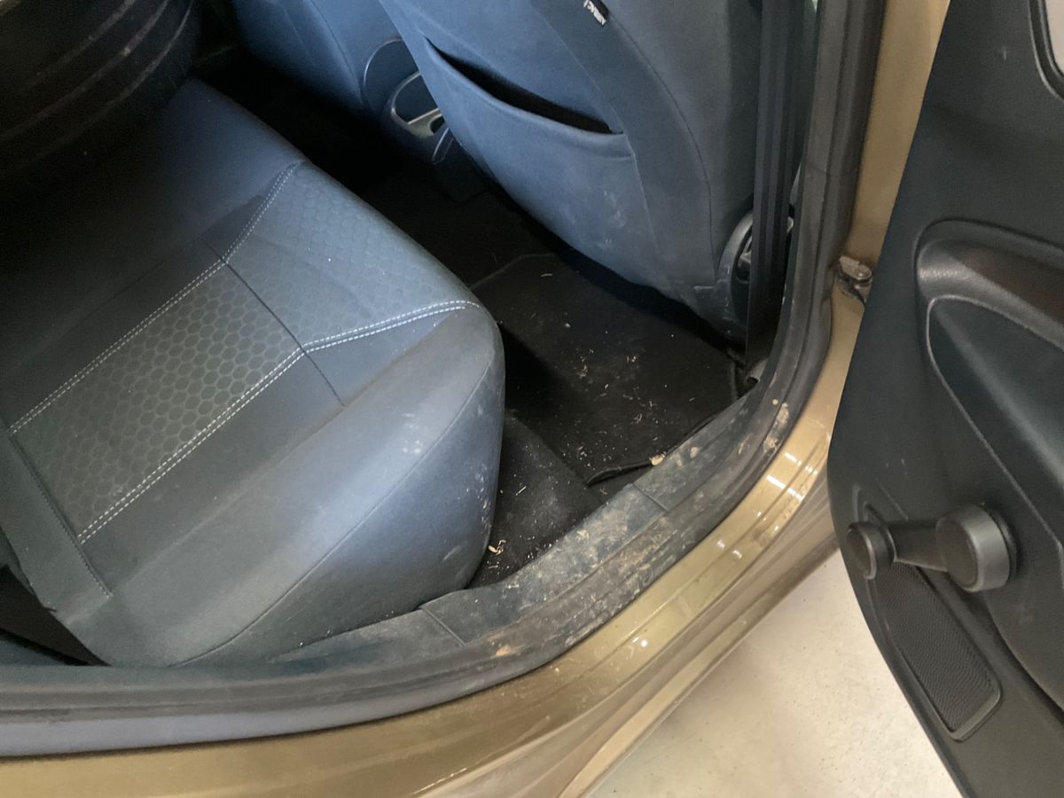 Ford Fiesta 2011 — photo 32