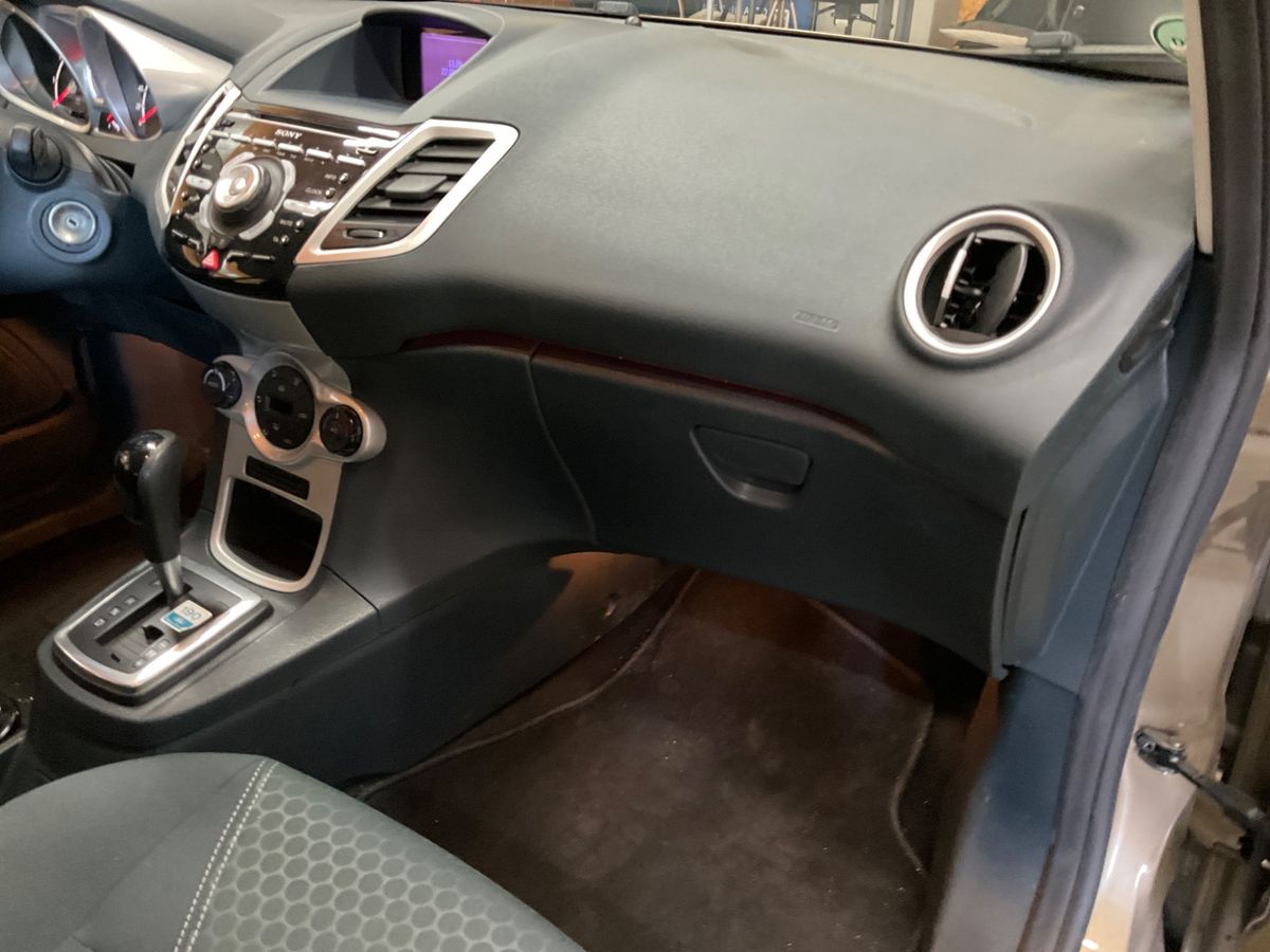 Ford Fiesta 2011 — photo 27
