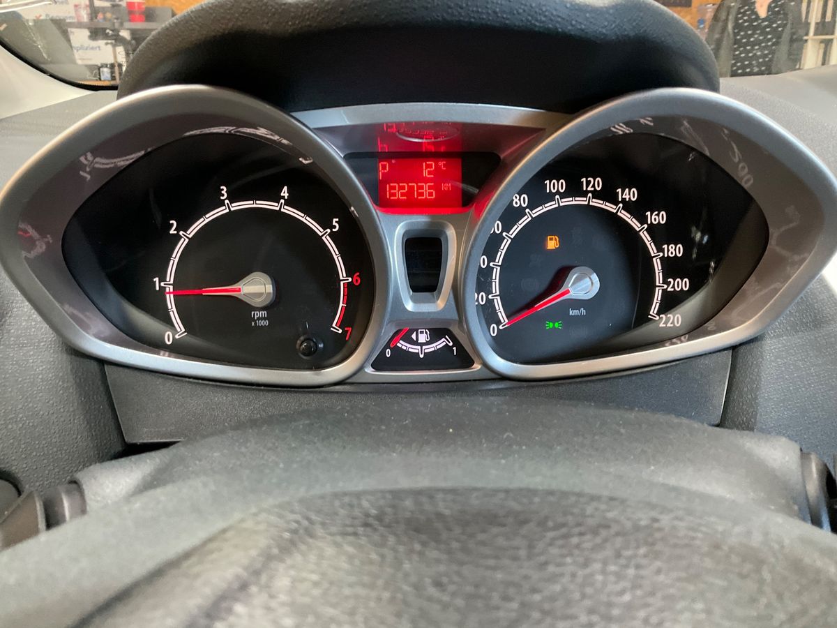 Ford Fiesta 2011 — photo 20