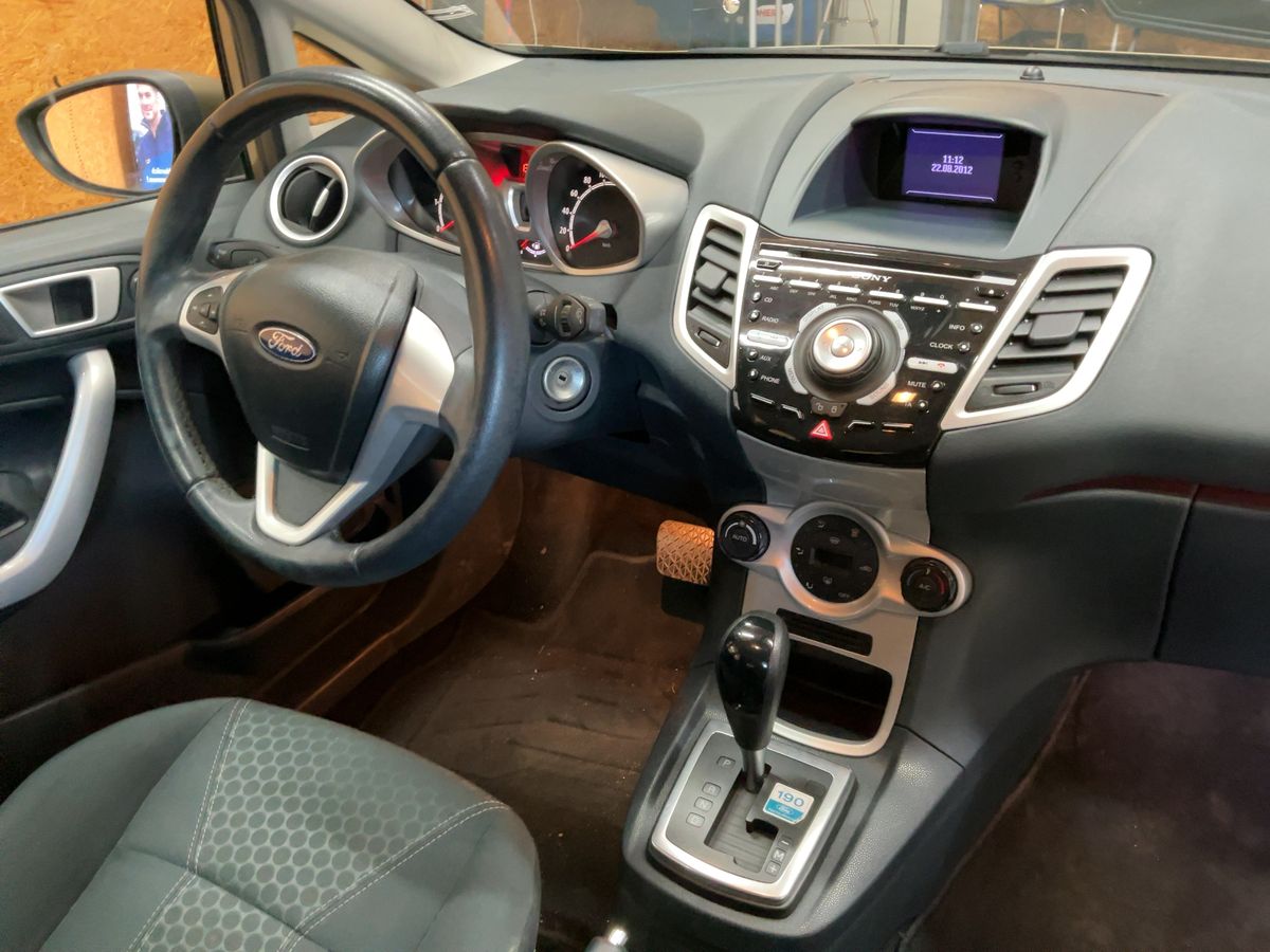 Ford Fiesta 2011 — photo 19