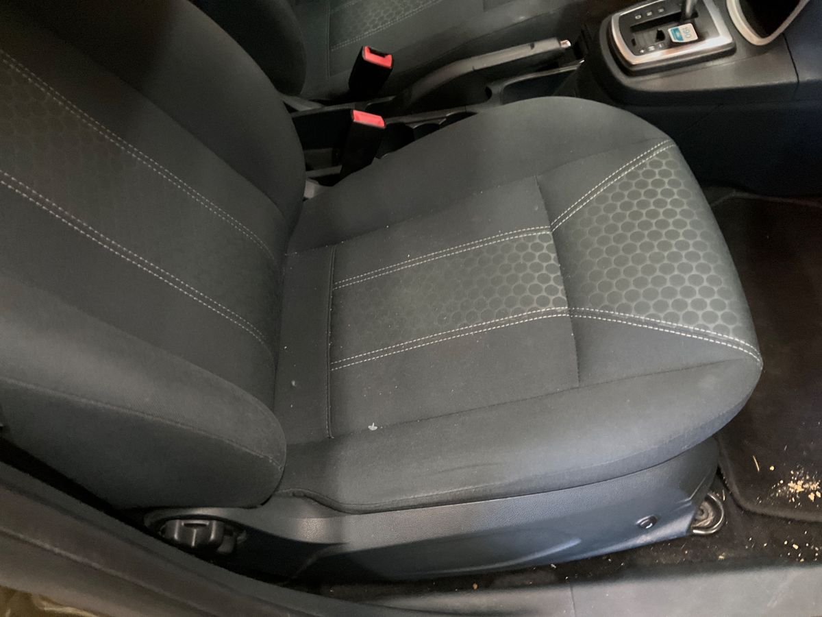 Ford Fiesta 2011 — photo 34