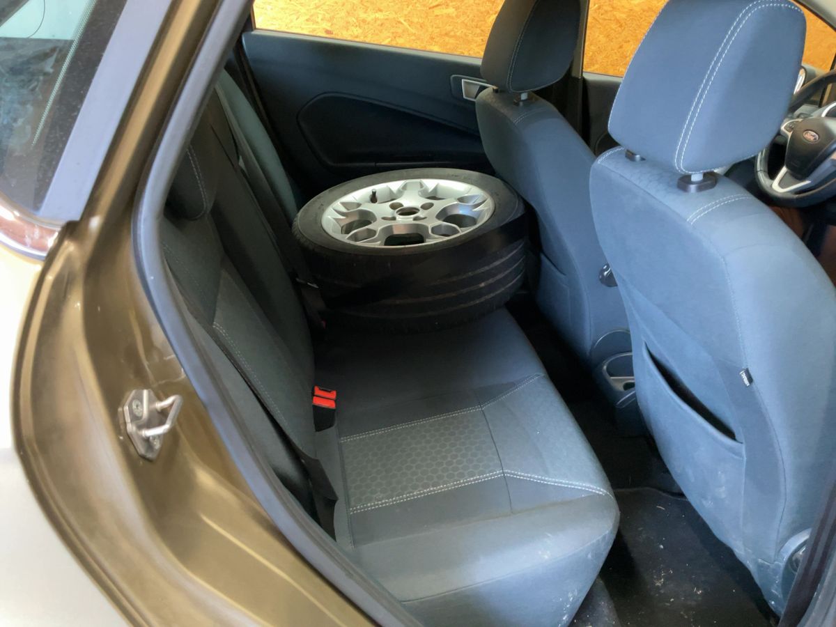 Ford Fiesta 2011 — photo 21