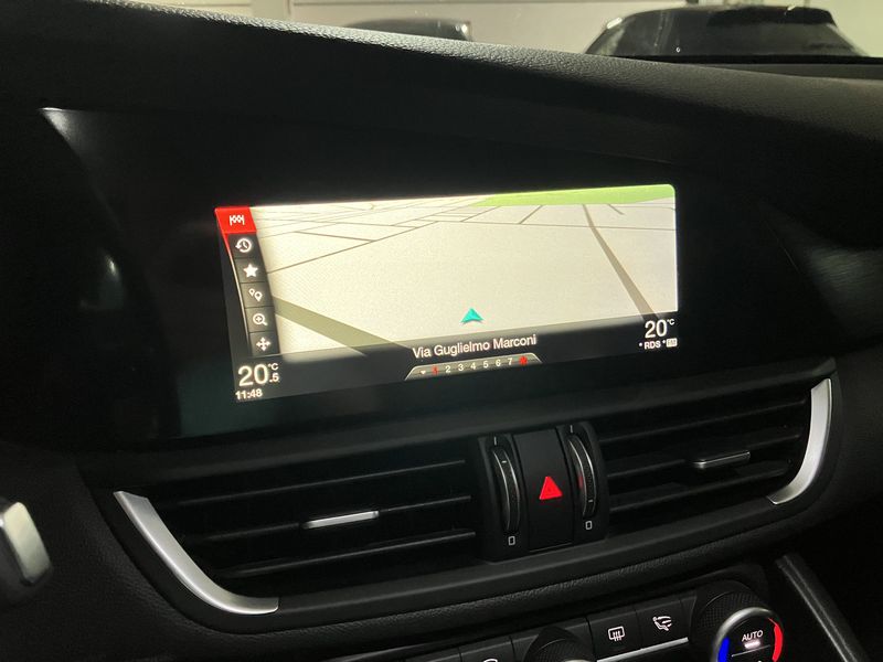 Alfa Romeo Giulia 2.2 JTDM Super — zdjęcie 13