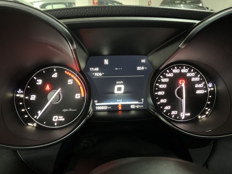 Alfa Romeo Giulia 2.2 JTDM Super — zdjęcie 12