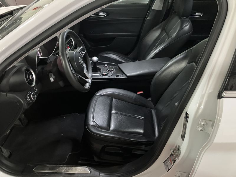 Alfa Romeo Giulia 2.2 JTDM Super — zdjęcie 14