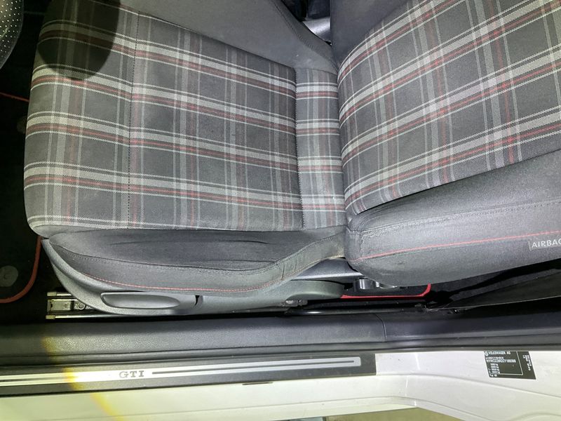 Volkswagen Polo 1.4 TSI GTI 2013 – снимка 26