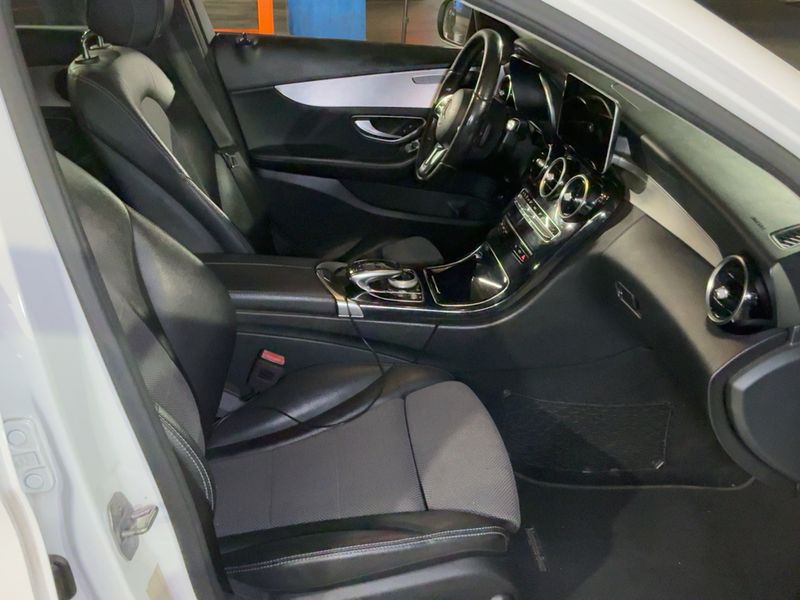 Mercedes-Benz C-Klasse C 220 d T 4Matic Premium — zdjęcie 11