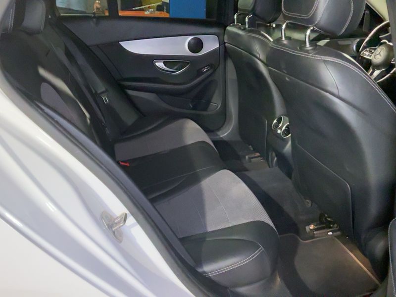 Mercedes-Benz C-Klasse C 220 d T 4Matic Premium — zdjęcie 14