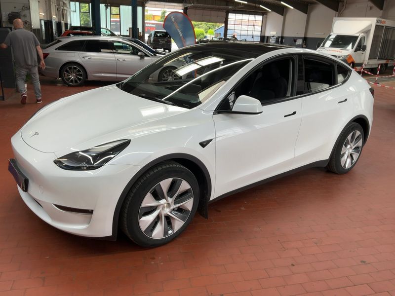 Tesla Model Y Max Range Dual AWD AWD — zdjęcie 2
