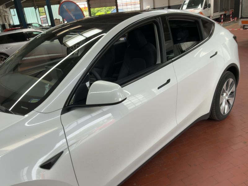 Tesla Model Y Max Range Dual AWD AWD — zdjęcie 4