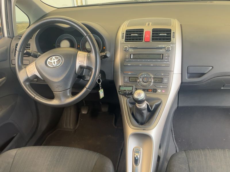 Toyota Auris 2.0 D-4D Active — zdjęcie 12