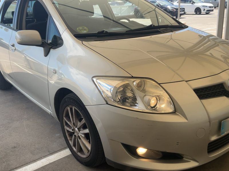 Toyota Auris 2.0 D-4D Active — zdjęcie 8