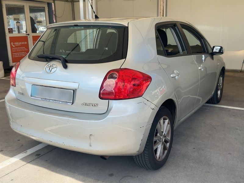 Toyota Auris 2.0 D-4D Active — zdjęcie 6
