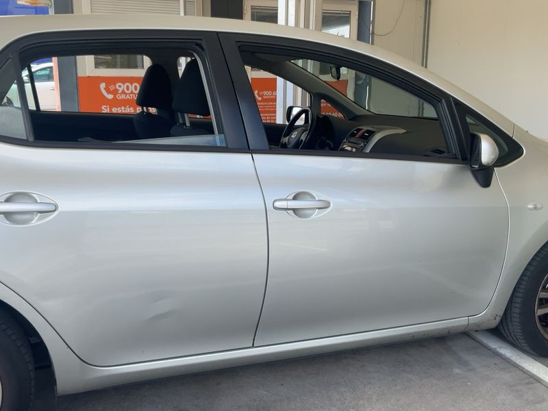 Toyota Auris 2.0 D-4D Active — zdjęcie 7