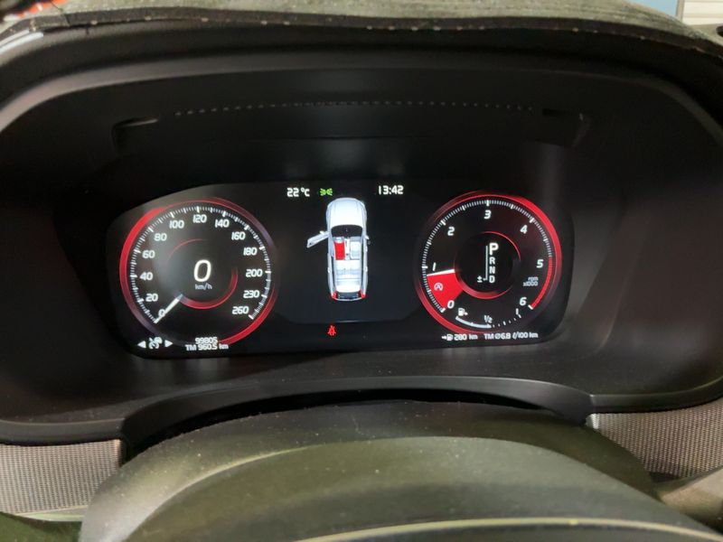 Volvo V90 2.0 D5 R-Design AWD — zdjęcie 13