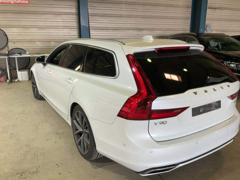 Volvo V90 2.0 D5 R-Design AWD — zdjęcie 3