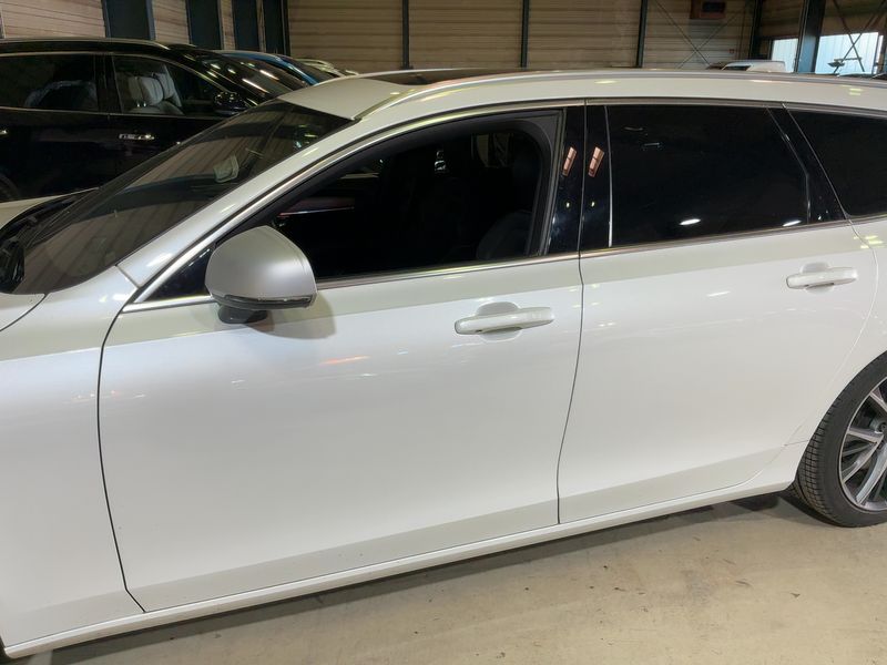 Volvo V90 2.0 D5 R-Design AWD — zdjęcie 4