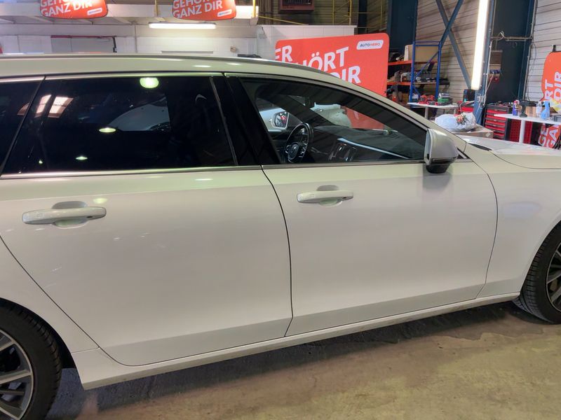Volvo V90 2.0 D5 R-Design AWD — zdjęcie 7