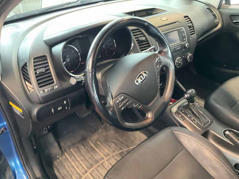 Kia Carens 2.0 GDI Spirit 2015 – снимка 23