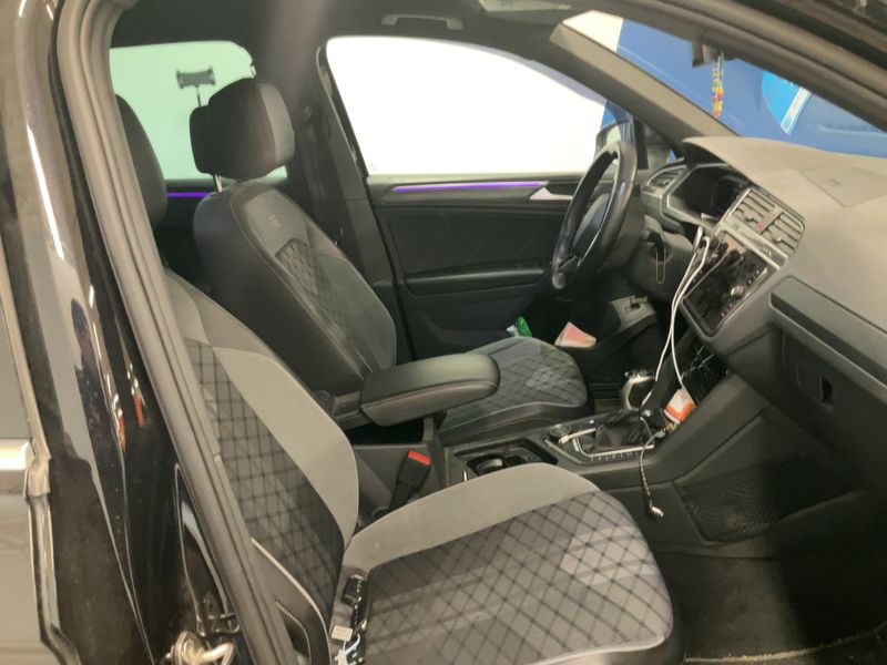Volkswagen Tiguan 2.0 TDI R-Line 4Motion 2021 – снимка 16