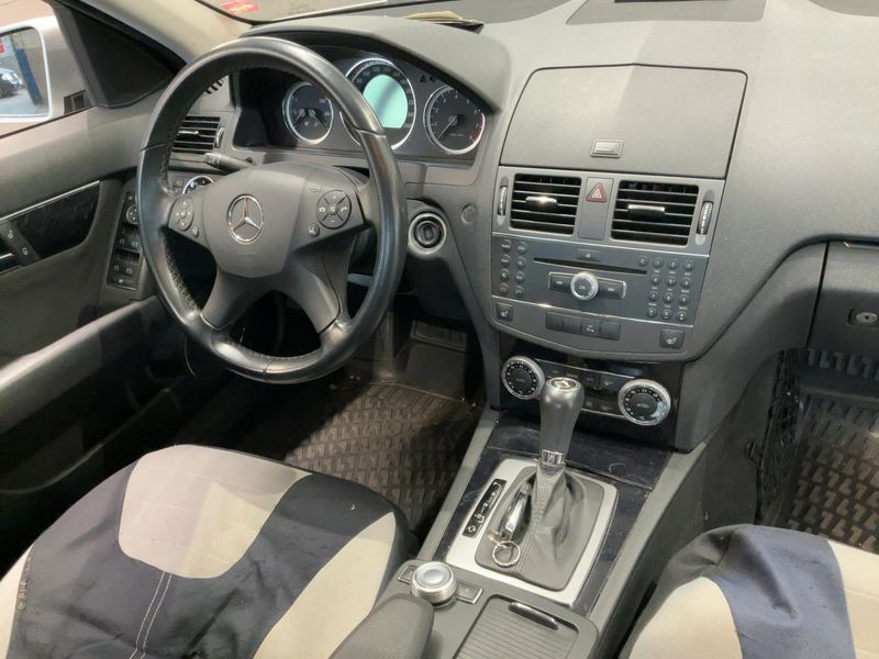Mercedes-Benz C-Klasse C 180 CGI BlueEfficiency Classic — zdjęcie 12