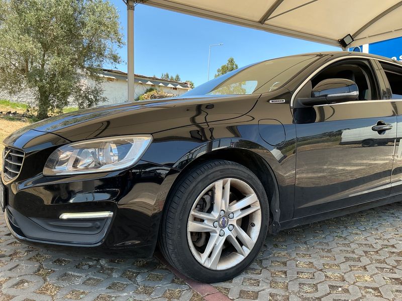 Volvo V60 2.4 D6 Plug-in Hybrid Summum AWD 2018 – снимка 2