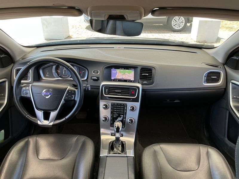 Volvo V60 2.4 D6 Plug-in Hybrid Summum AWD 2018 – снимка 17