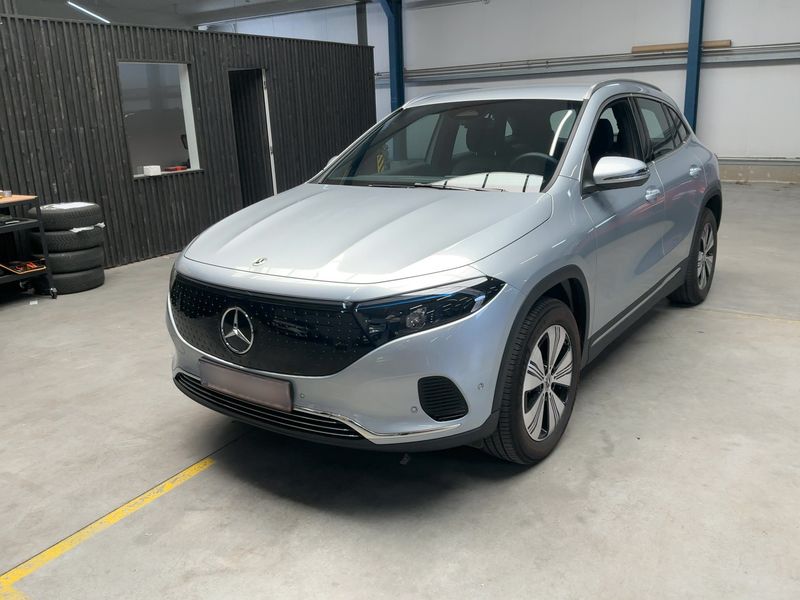 Mercedes-Benz EQA 300 4Matic Progressive — zdjęcie 1