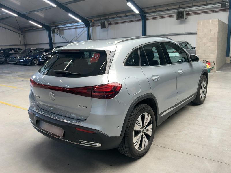 Mercedes-Benz EQA 300 4Matic Progressive — zdjęcie 6