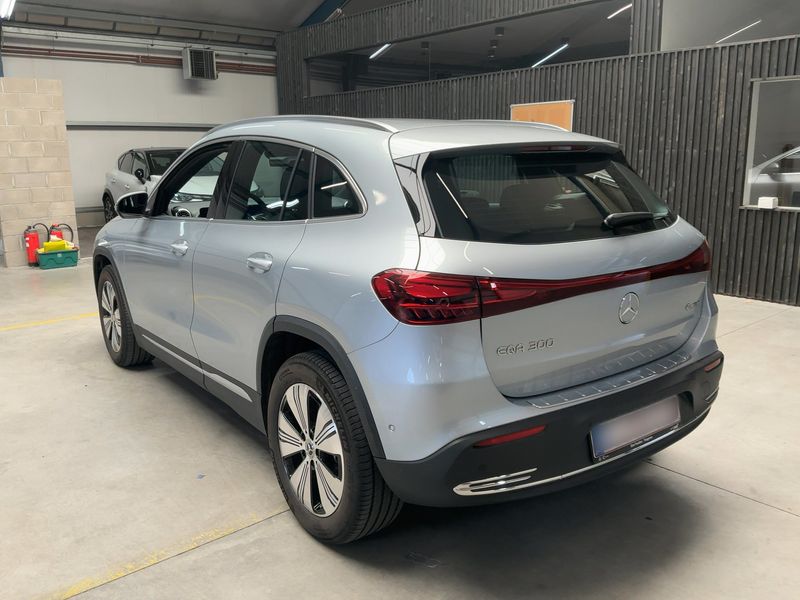 Mercedes-Benz EQA 300 4Matic Progressive — zdjęcie 3