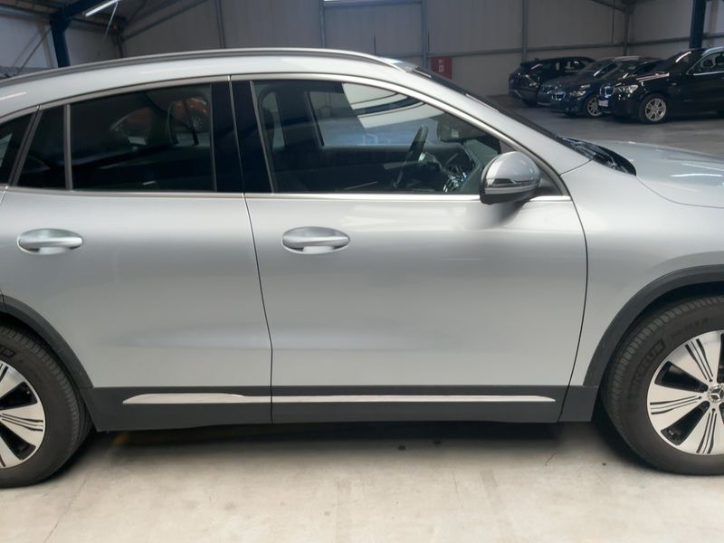 Mercedes-Benz EQA 300 4Matic Progressive — zdjęcie 7