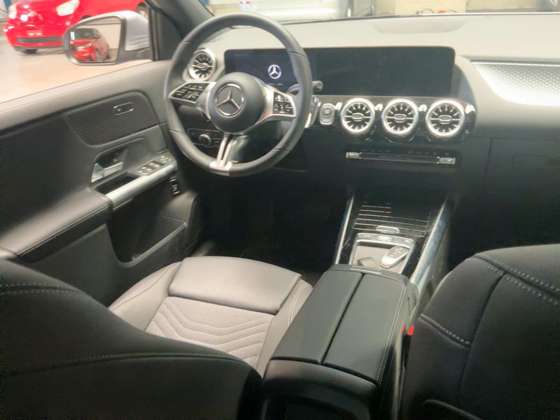 Mercedes-Benz EQA 300 4Matic Progressive — zdjęcie 12