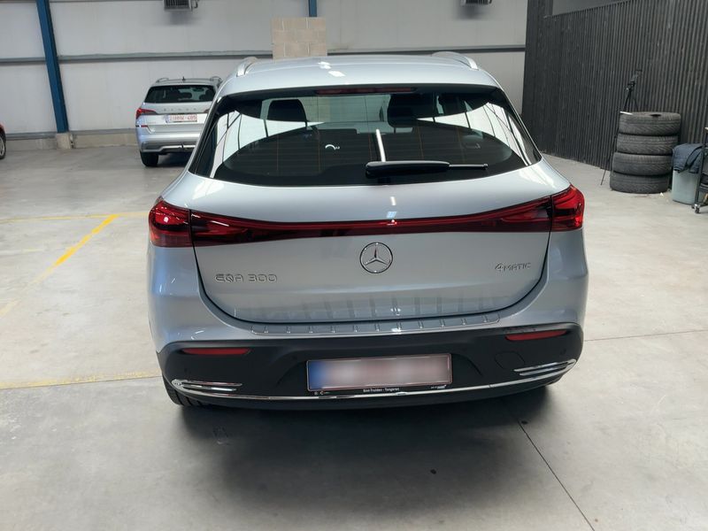 Mercedes-Benz EQA 300 4Matic Progressive — zdjęcie 5