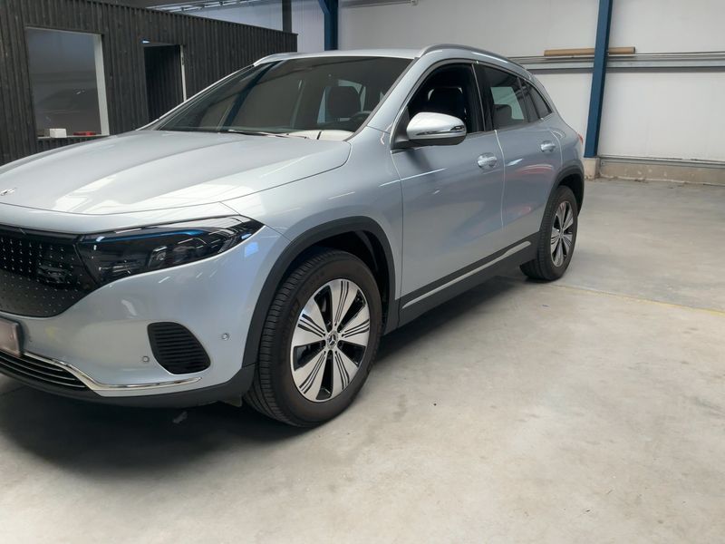 Mercedes-Benz EQA 300 4Matic Progressive — zdjęcie 2