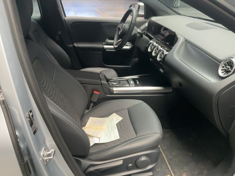 Mercedes-Benz EQA 300 4Matic Progressive — zdjęcie 11