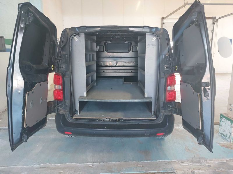 Citroen Jumpy 2.0 Blue-HDi Club M — zdjęcie 9