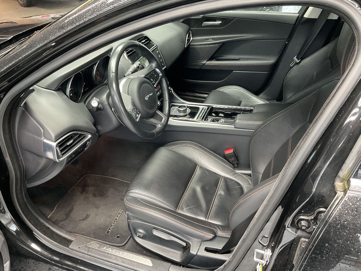 Jaguar XE 2018 — photo 17