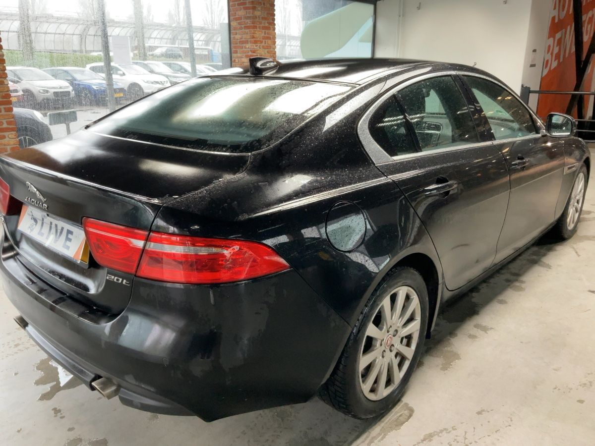 Jaguar XE 2018 — photo 9