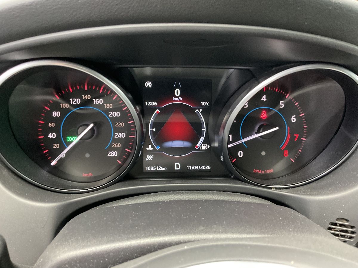 Jaguar XE 2018 — photo 19