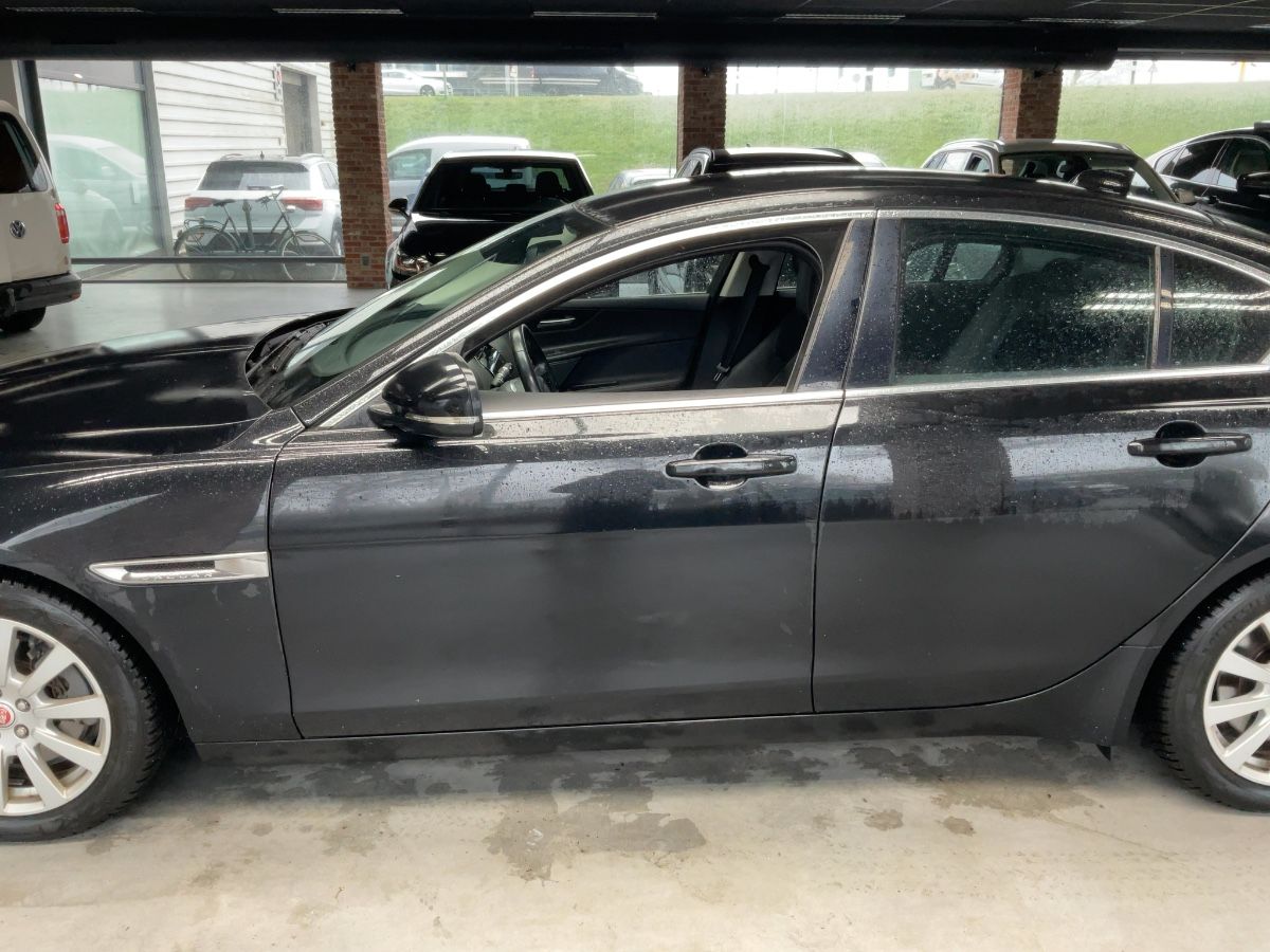 Jaguar XE 2018 — photo 5