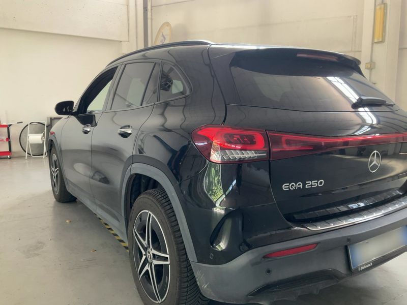 Mercedes-Benz EQA 250 AMG Line — zdjęcie 3