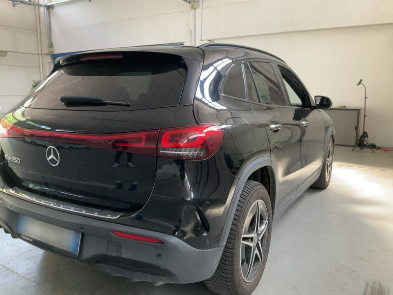 Mercedes-Benz EQA 250 AMG Line — zdjęcie 6